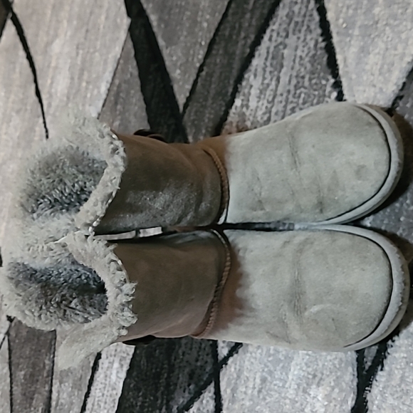 UGG BAILEY BUTTON CLASSIC SHORT GRAY BOOTS PRICE FIRM - Picture 4 of 12